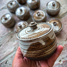 Ladda upp bild till gallerivisning, Krita burk
